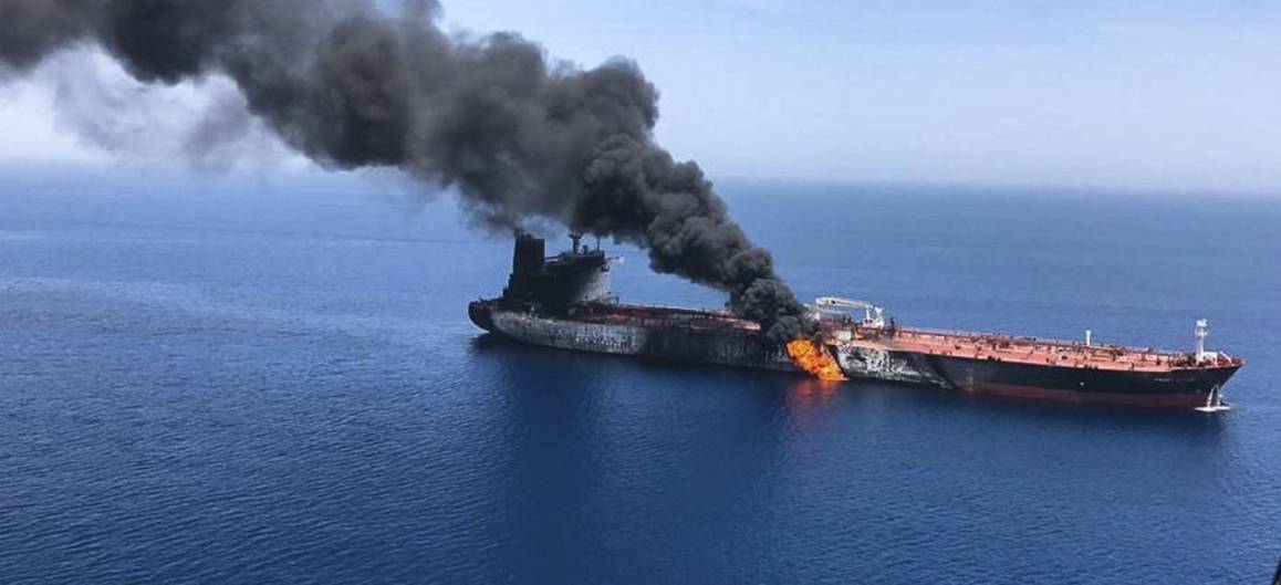 Flere angrep på oljetankere i det internasjonale farvannet utenfor Iran sommeren 2019, bidro til at konflikten mellom USA og Iran eskalerte. Foto: AP Photo ISNA.